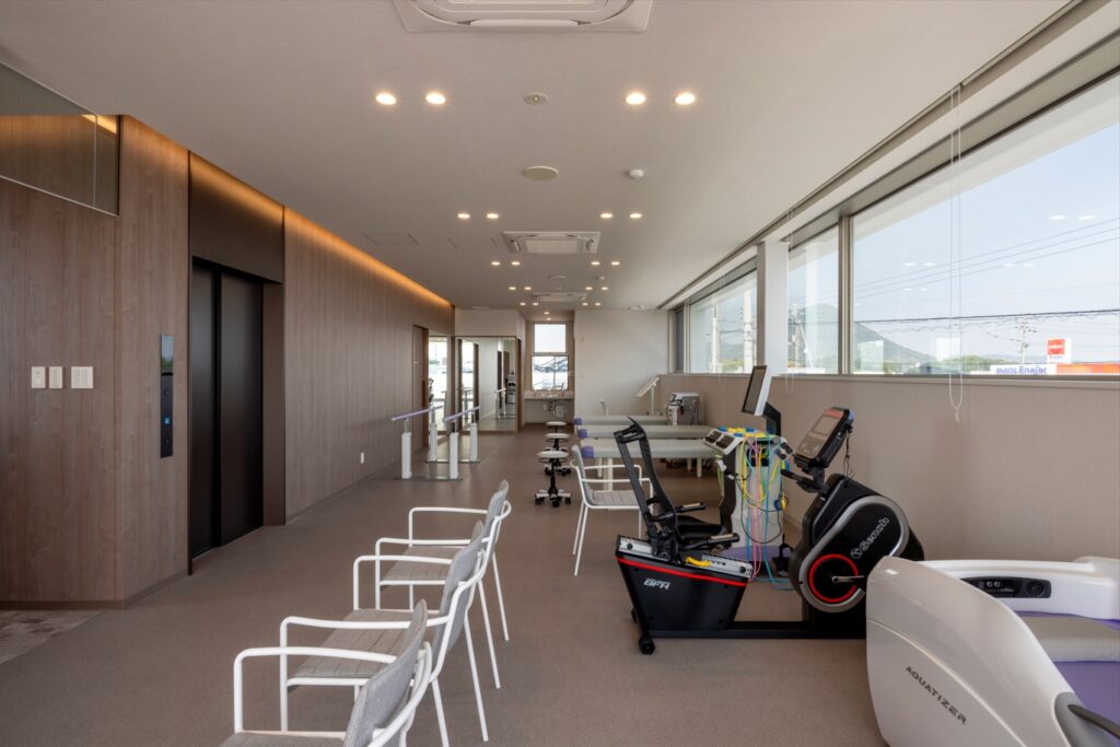 クリニック 新規開院 新築 建築設計実例 白い外観 清潔感重視