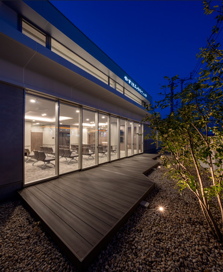 クリニック　新規開院　新築　建築設計実例　白い外観　清潔感重視